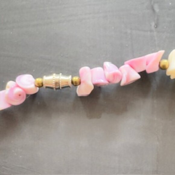 shell necklace - Picture 4 of 4